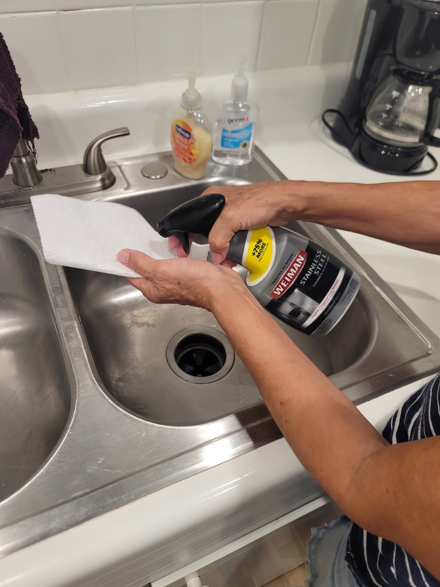 Polishing a stainless steel kitchen sink